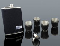 Súprava ploskačka 240 ml a 4 ks štamperlíkov 35 ml