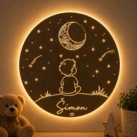 Drevená LED lampa na stenu - Chlapec pod mesiacom s menom