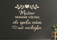 Drevený citát na stenu – Možno nemáme všetko, ale spolu nám nič nechýba