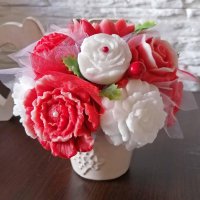 Mydlová kytica S - Červená, biela