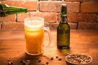 Ľadový pivový pohár CHILLER XXL - 650ml zlatý + otvarak