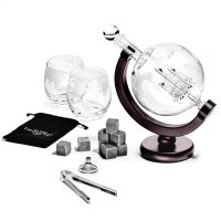 Alkoholová fľaša v tvare globusu s pohármi