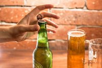 Ľadový pivový pohár CHILLER XXL - 650ml zlatý + otvarak