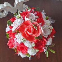 Mydlová kytica - Červená v štvorcovom kvetináči