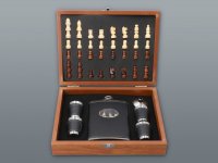 Súprava BLACK ploskačka 240 ml + 4 ks štamperlíkov 35 ml + ŠACHY