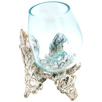 Sklenená misa na dreve