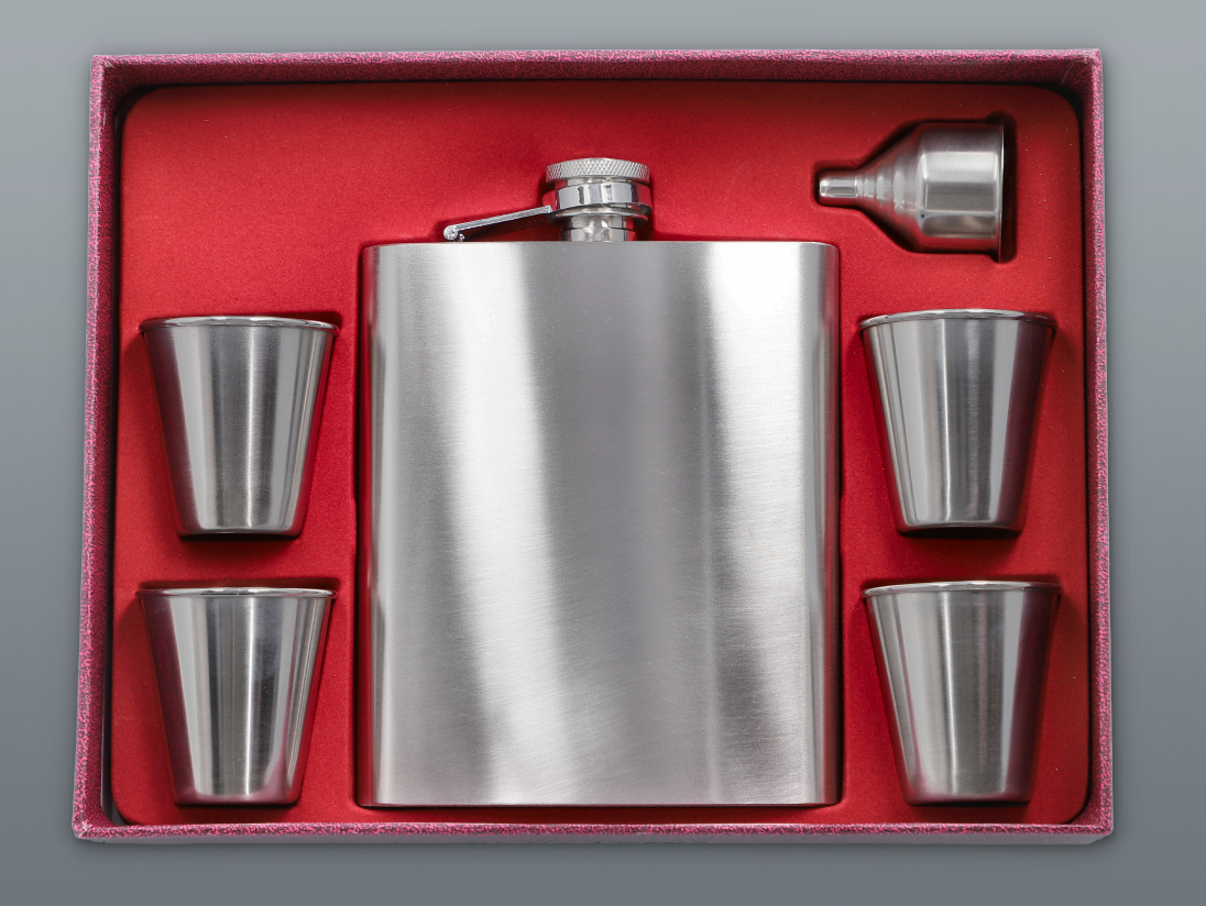 Súprava ALCO ploskačka 540 ml + 4ks štamperlíkov 80 ml