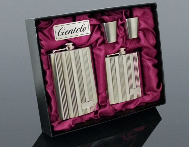 Súprava TWO ploskačka 240 a 180 ml + 2 ks štamperlíkov 30 ml