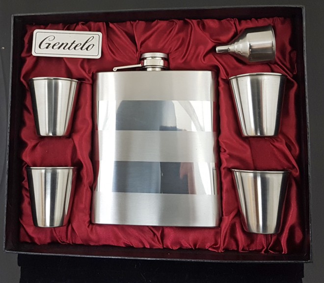 Súprava BORDO maxi ploskačka 540 ml + 4ks štamperlíkov 80 ml