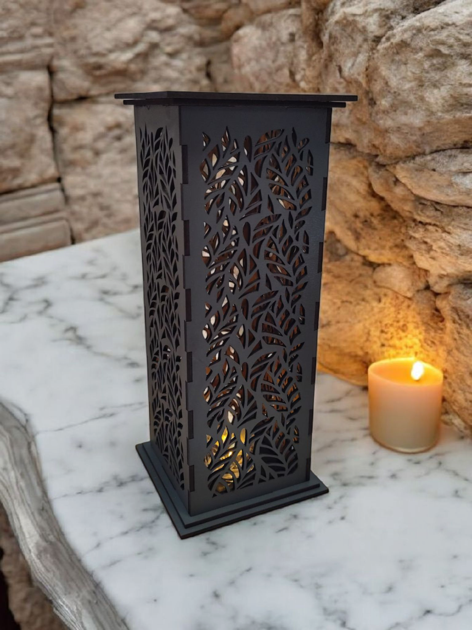 Vysoký drevený svietnik - Ornamenty