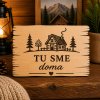 Drevená tabuľka - Tu sme doma
