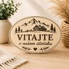 Drevená uvítacia tabuľka na chatu - Vitajte v našom útočisku - oválna dekorácia